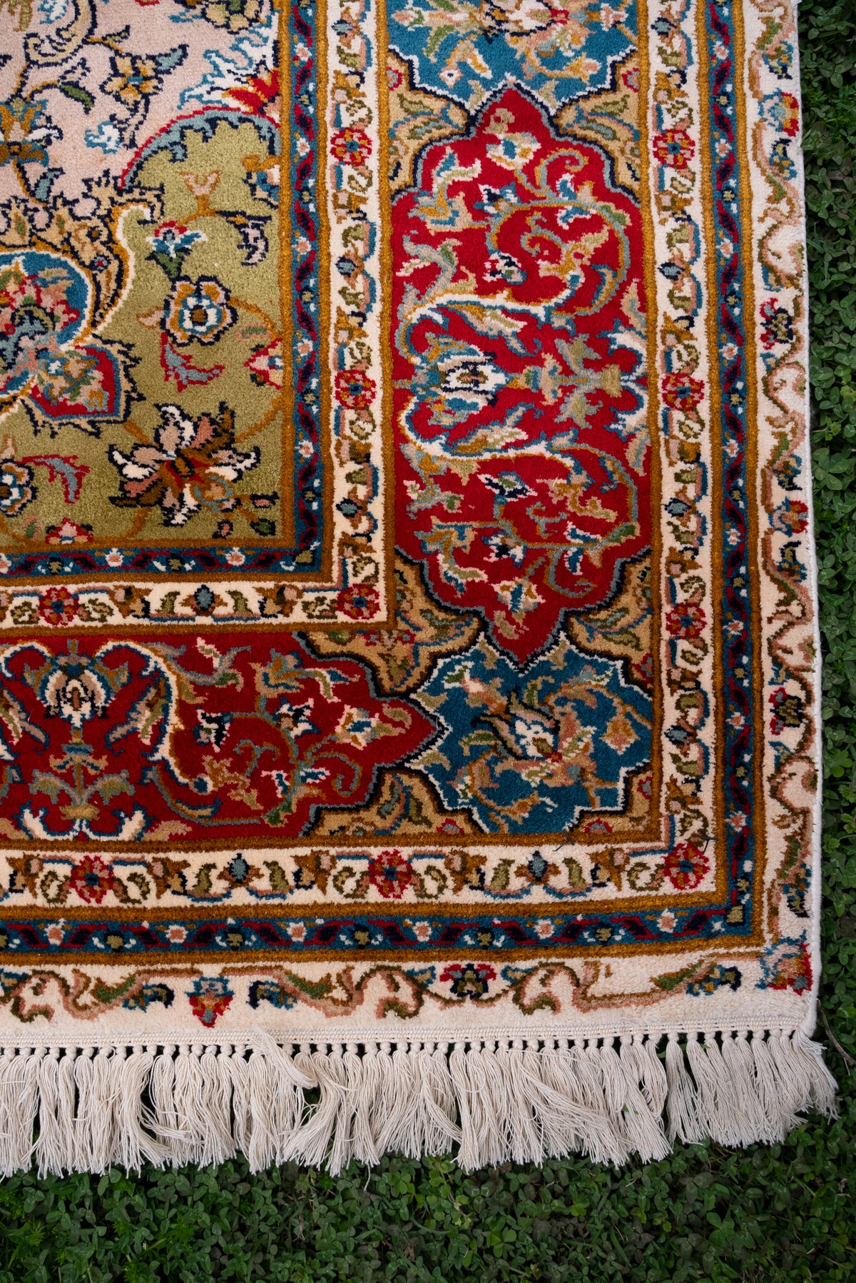 6ft x 4ft: Hand Knotted Mulberry silk on silk Kashmiri Carpet