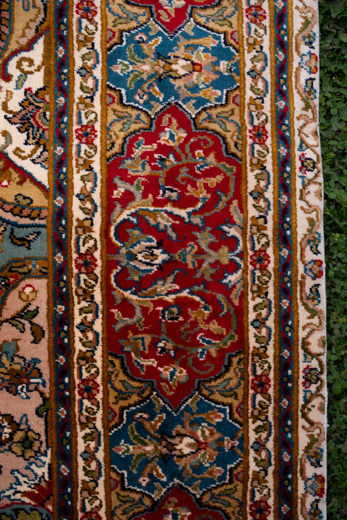 6ft x 4ft: Hand Knotted Mulberry silk on silk Kashmiri Carpet