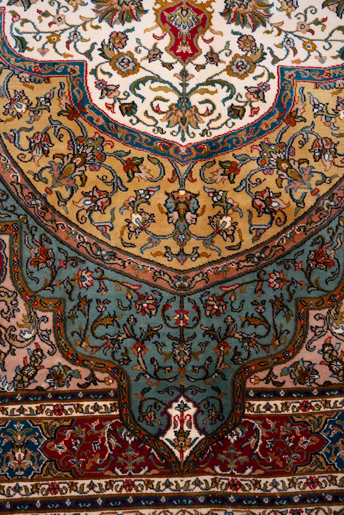 6ft x 4ft: Hand Knotted Mulberry silk on silk Kashmiri Carpet