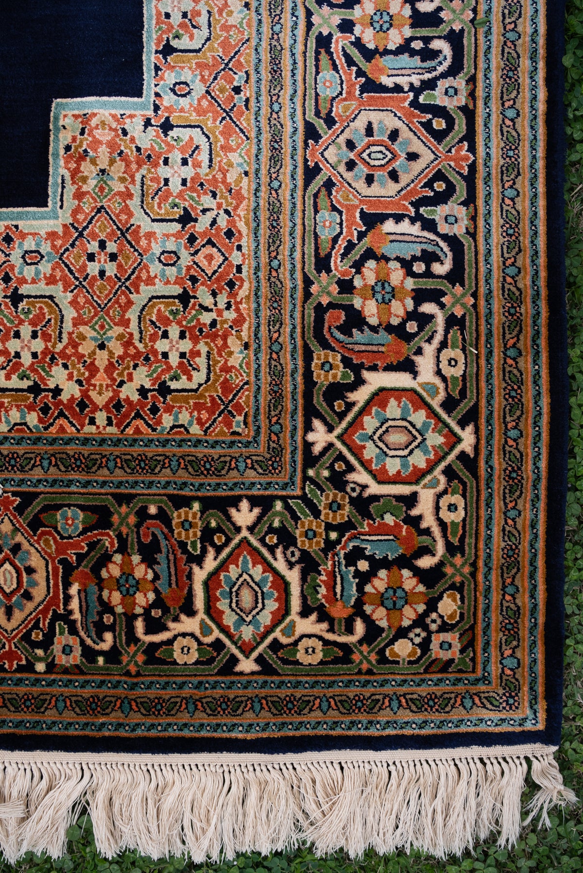 6ft x 4ft: Hand Knotted Mulberry silk on silk Kashmiri Carpet
