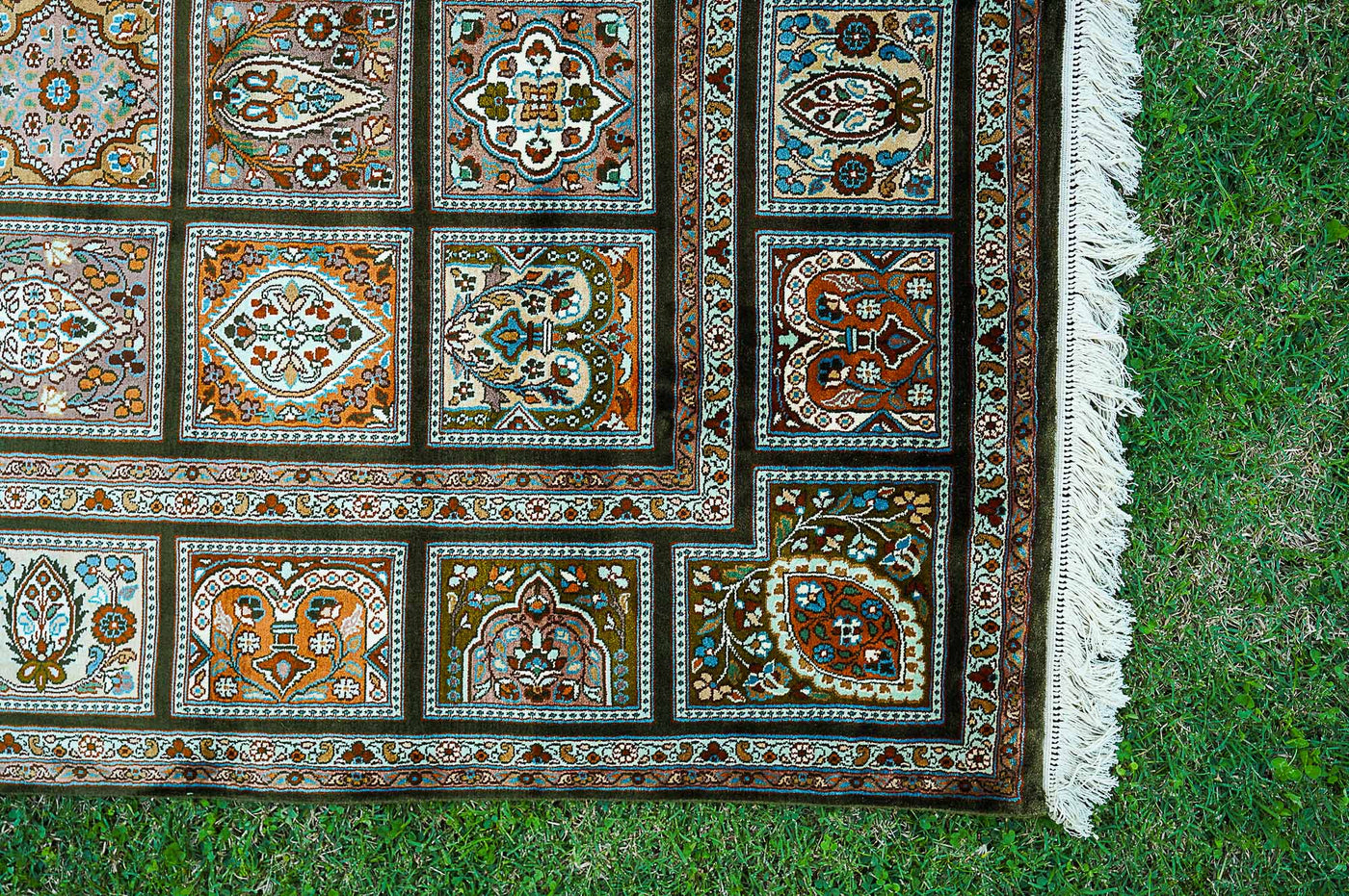 Pure Silk Kashmiri Carpet 4ft* 6ft (48" * 72")