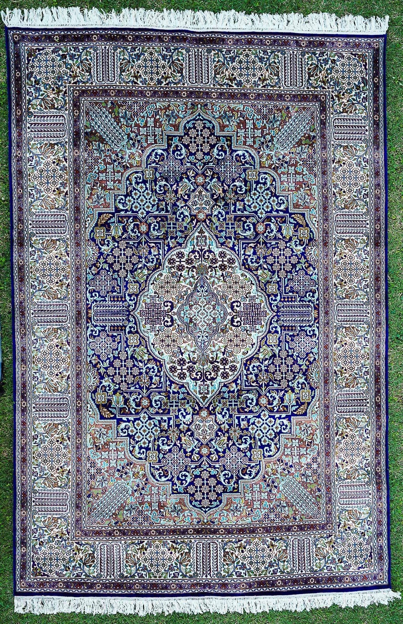 Pure Silk Kashmiri Carpet 4ft* 6ft (48" * 72")