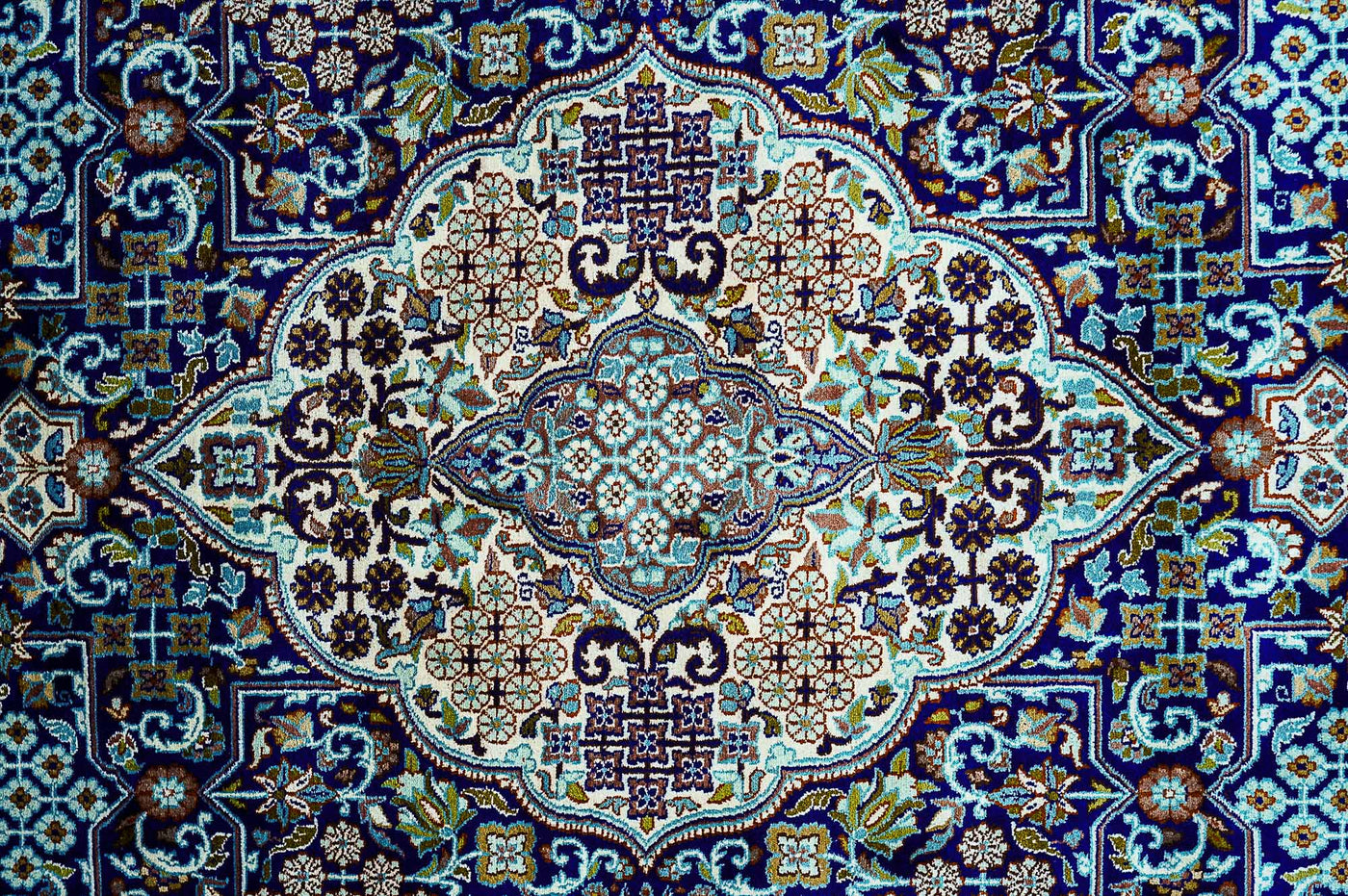 Pure Silk Kashmiri Carpet 4ft* 6ft (48" * 72")