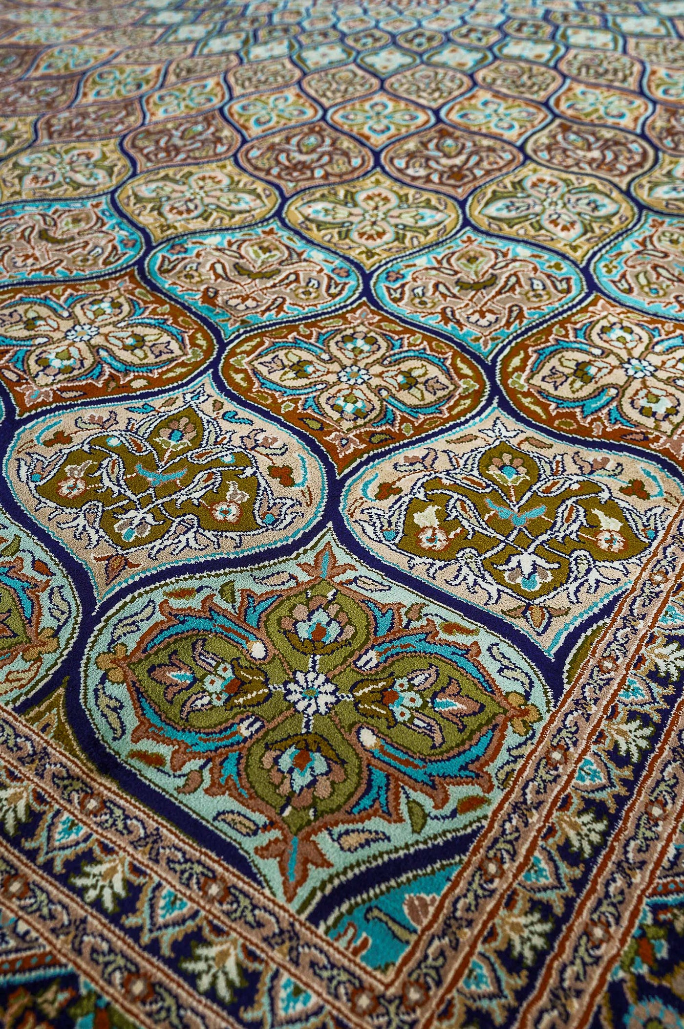 Pure Silk Kashmiri Carpet 6ft* 9ft (72" * 108")