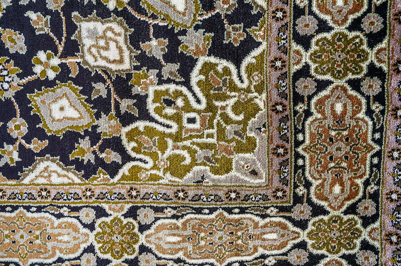 Pure Silk Kashmiri Carpet 2.5ft * 4ft (30" * 48")