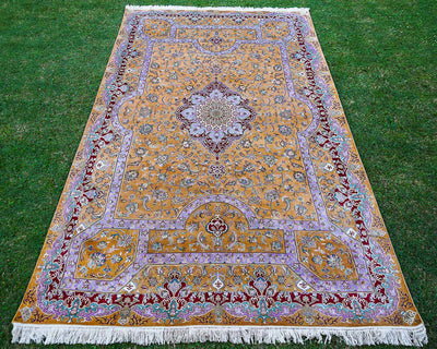 Pure Silk Kashmiri Carpet 6ft * 9ft (72" * 108")