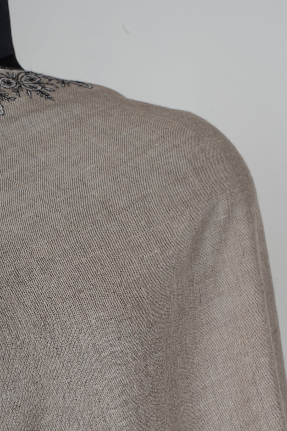 3 Yards Silver Fern Elegance Pure Pashmina Shawl with Sozni Hand Embroidered Floral Corners