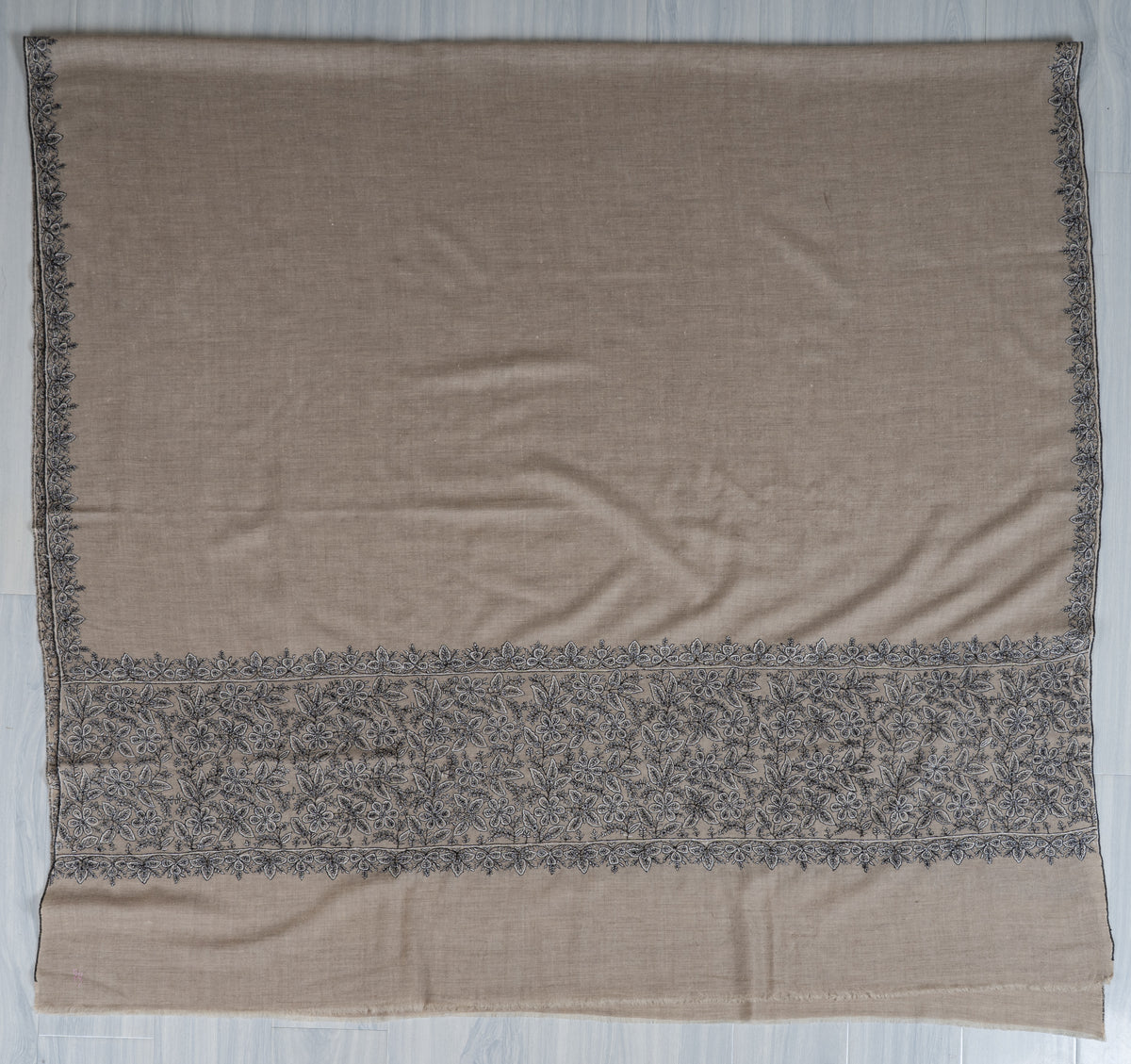 3 Yards Silver Fern Elegance Pure Pashmina Shawl with Sozni Hand Embroidered Floral Corners