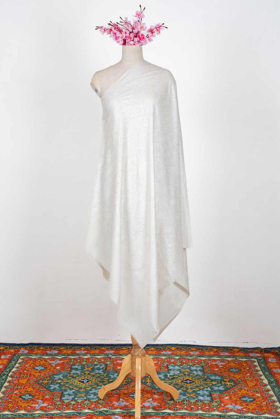 Pure Silk Thread Sozni Embroidered Pure Pashmina Shawl — Safed Resham
