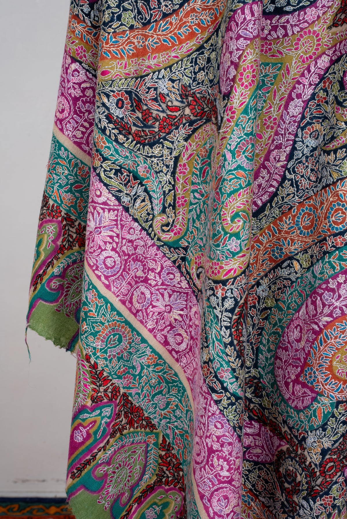 Royale Paisley Tapestry: Kalamkari Pure Pashmina Hand Embroidered Shawl