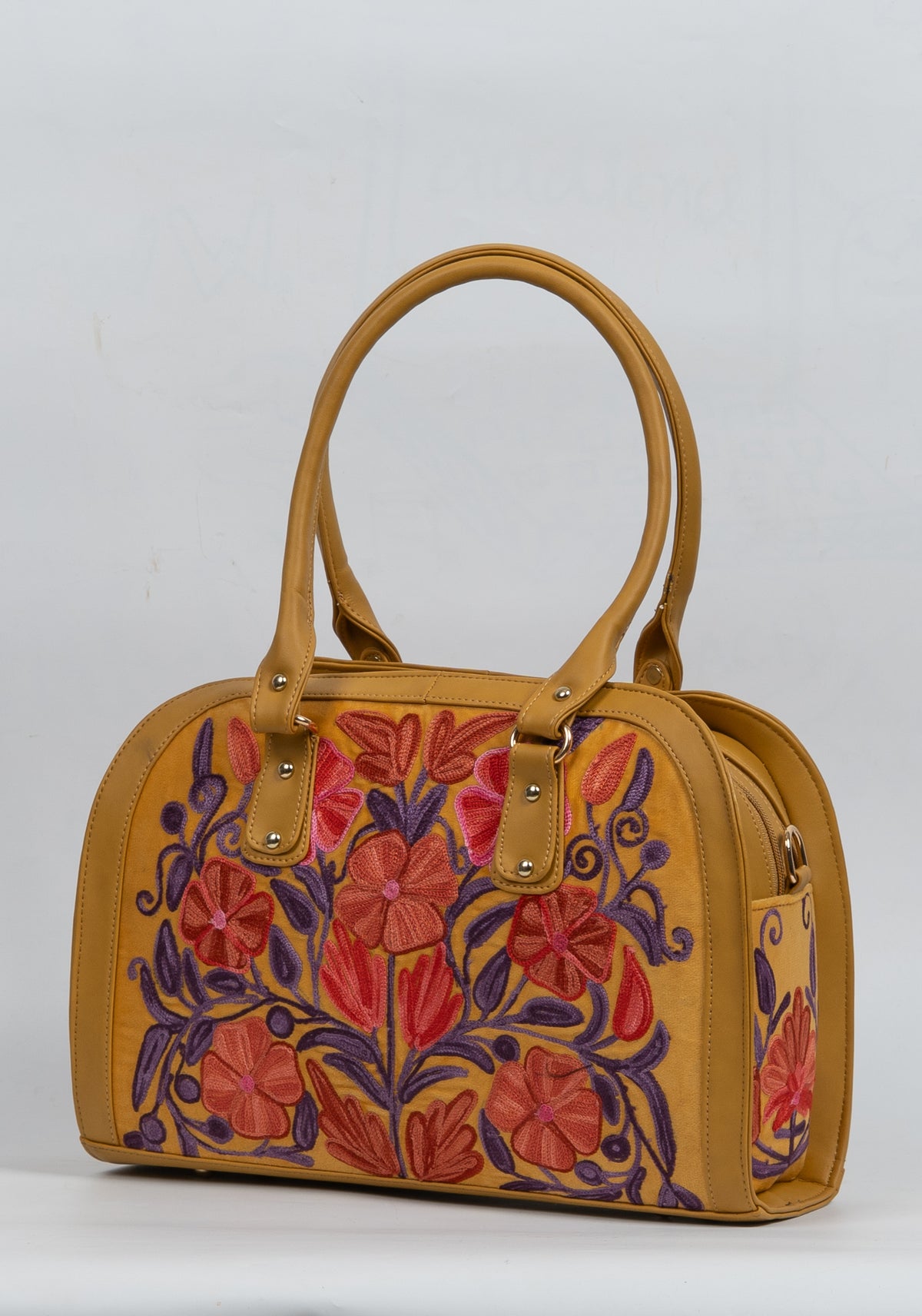 Zafrani Elegance – Aari Embroidery Shoulder Bag