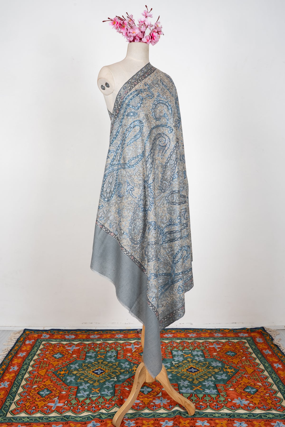 Frosted Paisley Reverie: Pure Pashmina Hand Embroidered Shawl