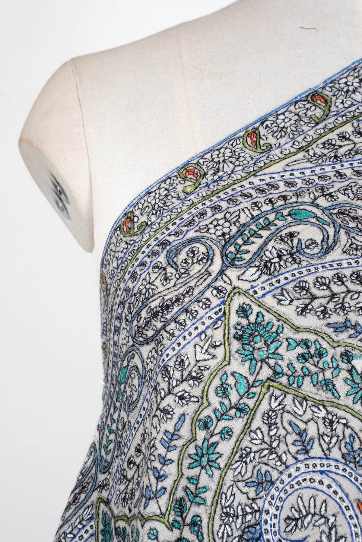 Ivory Celestial Paisley: Pure Pashmina Hand Embroidered Shawl