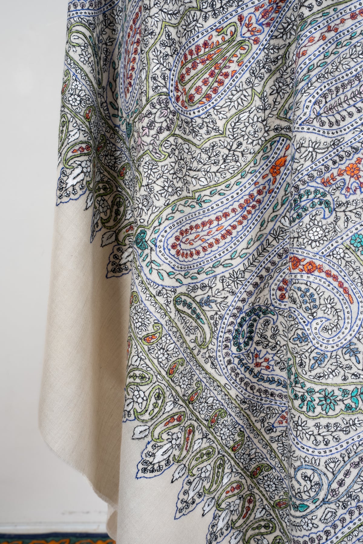 Ivory Celestial Paisley: Pure Pashmina Hand Embroidered Shawl