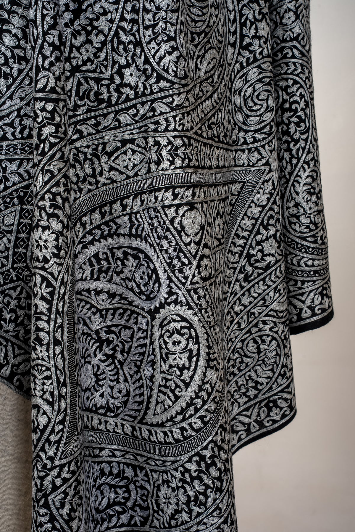 Monochrome Noor Paisley: Pure Pashmina Hand Embroidered Jamawar Shawl