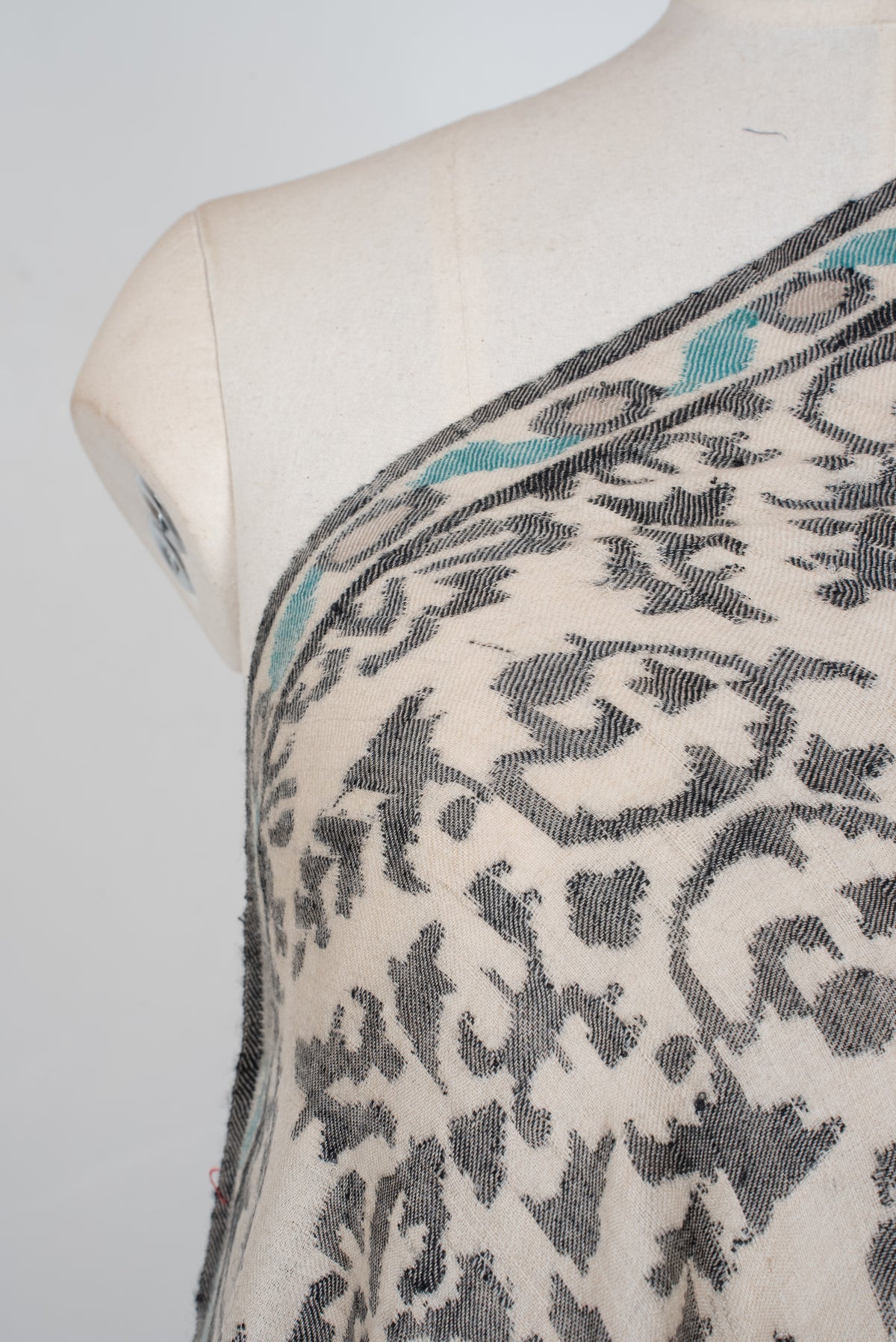 2.5 Yards Hand Woven Pure Pashmina Kani Shawl