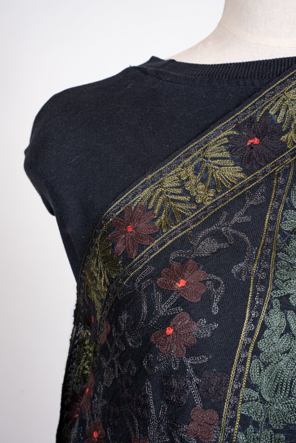 Obsidian Royale Aari Machine Embroidered Shawl