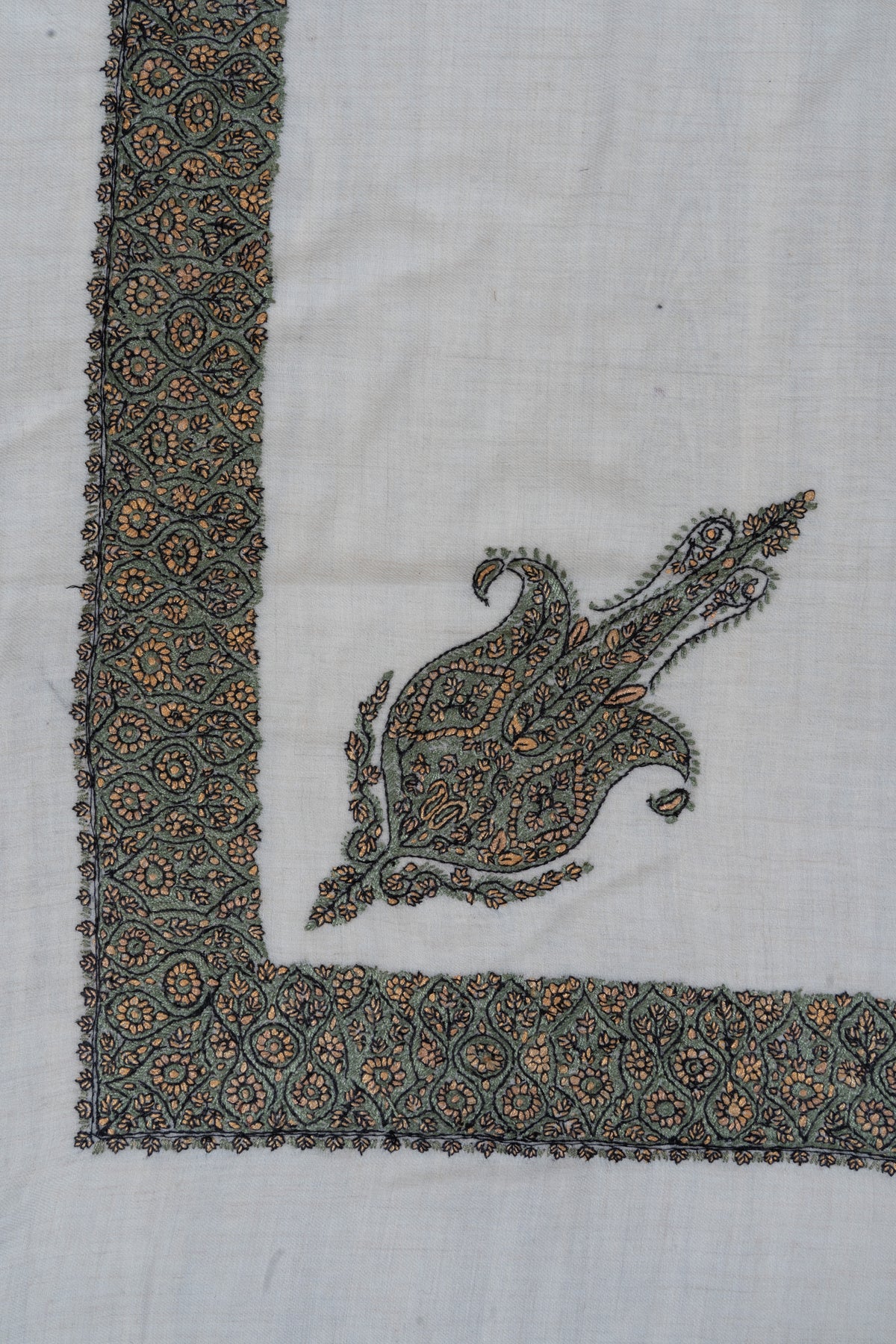 Sabr-e-Sabz Hand-Embroidered Cashmere Men's Rumal