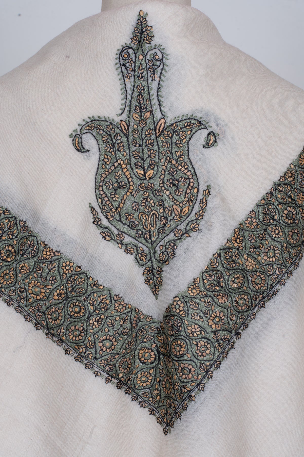 Sabr-e-Sabz Hand-Embroidered Cashmere Men's Rumal