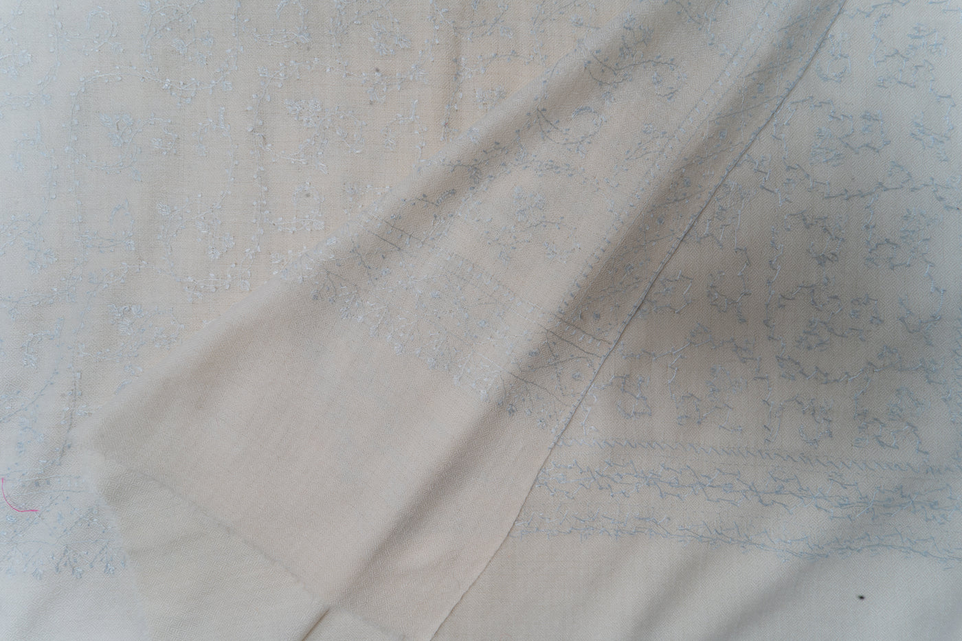 Safaid Ufaq: Hand-Embroidered Sozni Merino Wool Scarf