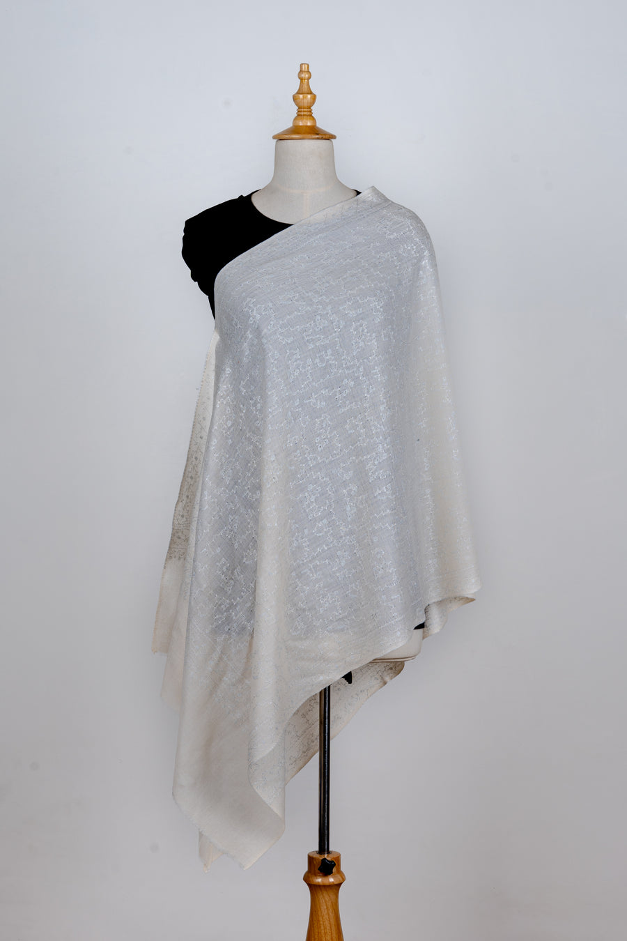 Safaid Ufaq: Hand-Embroidered Sozni Merino Wool Stole