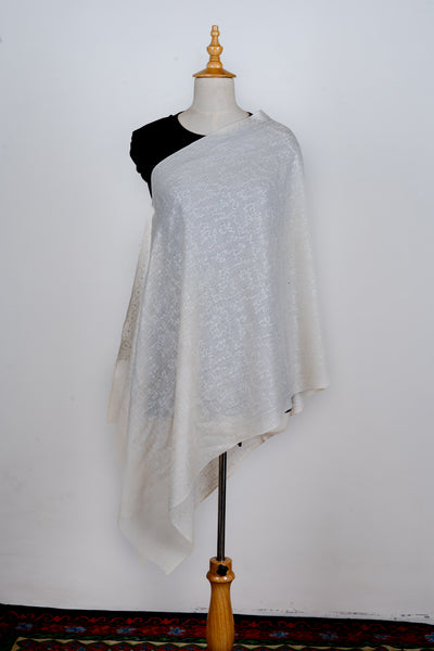 Safaid Ufaq: Hand-Embroidered Sozni Merino Wool Scarf