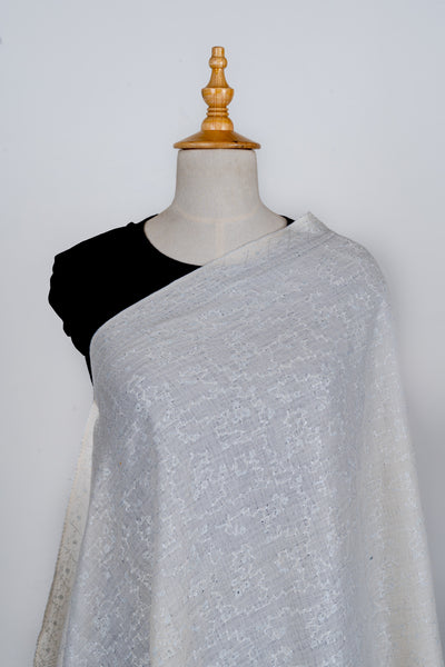 Safaid Ufaq: Hand-Embroidered Sozni Merino Wool Scarf
