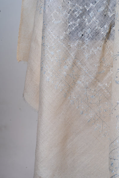 Safaid Ufaq: Hand-Embroidered Sozni Merino Wool Scarf