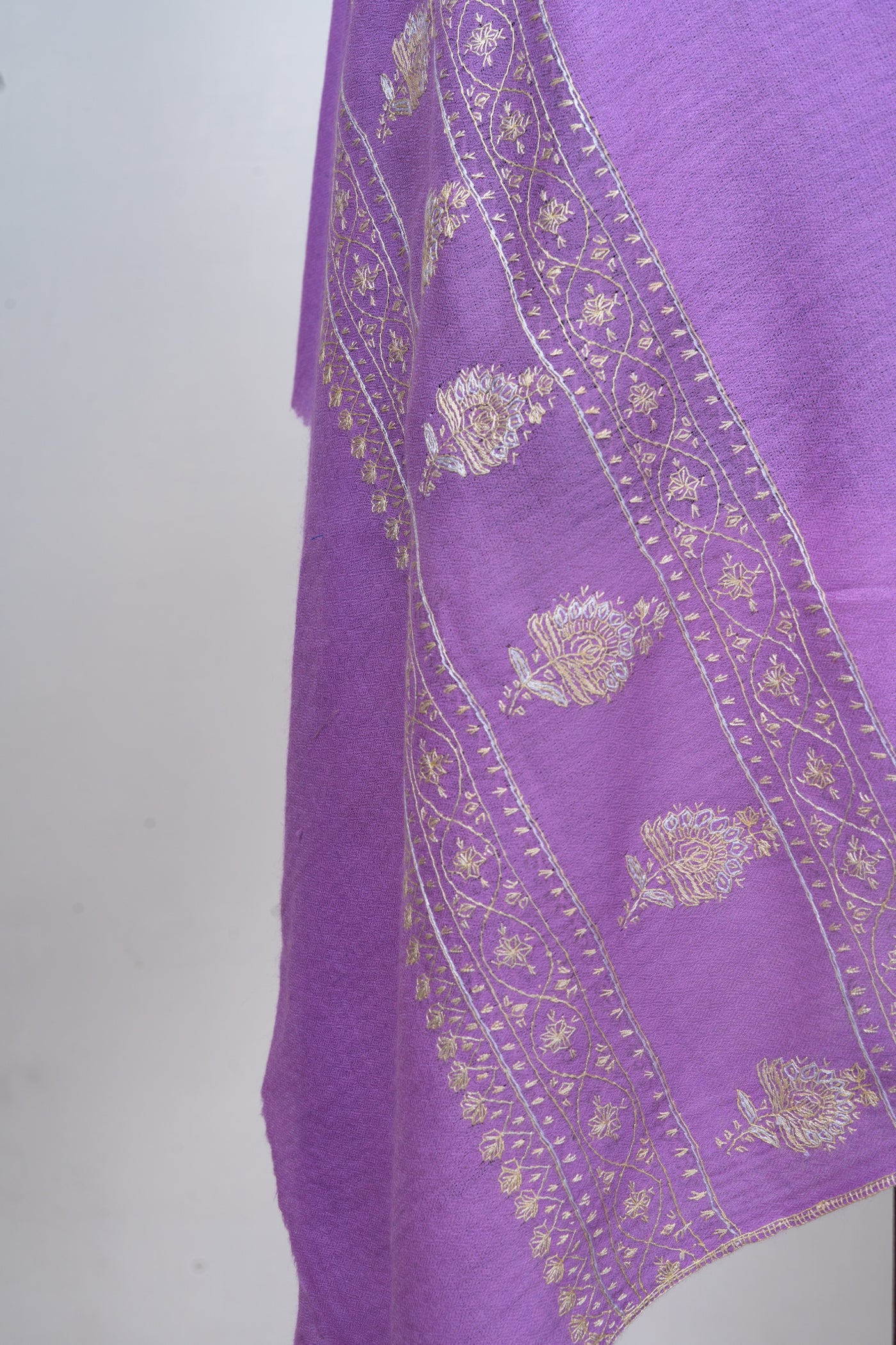 Noor-e-Banafsha: Lilac Sozni Hand-Embroidered Scarf
