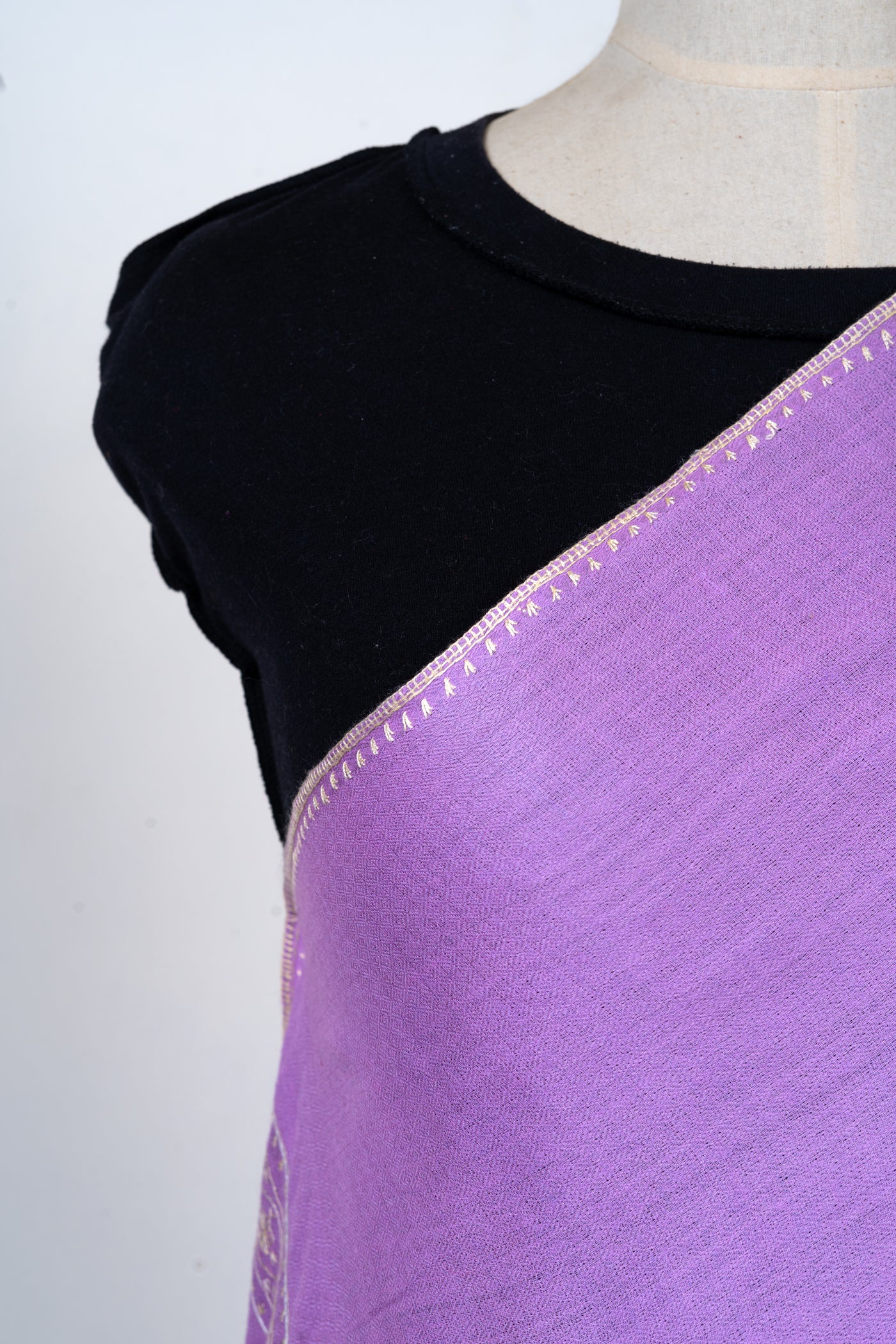 Noor-e-Banafsha: Lilac Sozni Hand-Embroidered Scarf