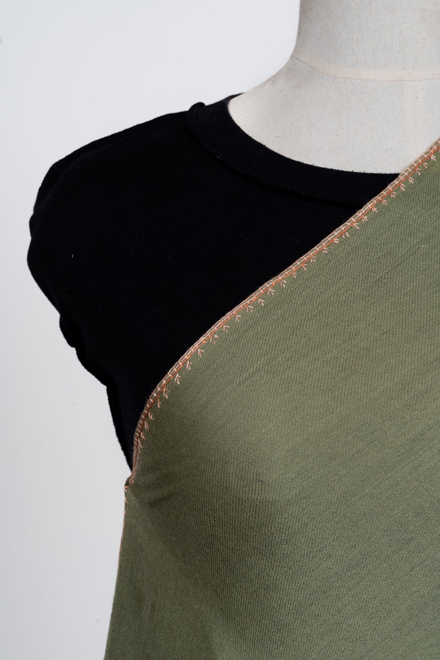 Naaz-e-Zaitoon: Olive Green Sozni Hand-Embroidered Scarf
