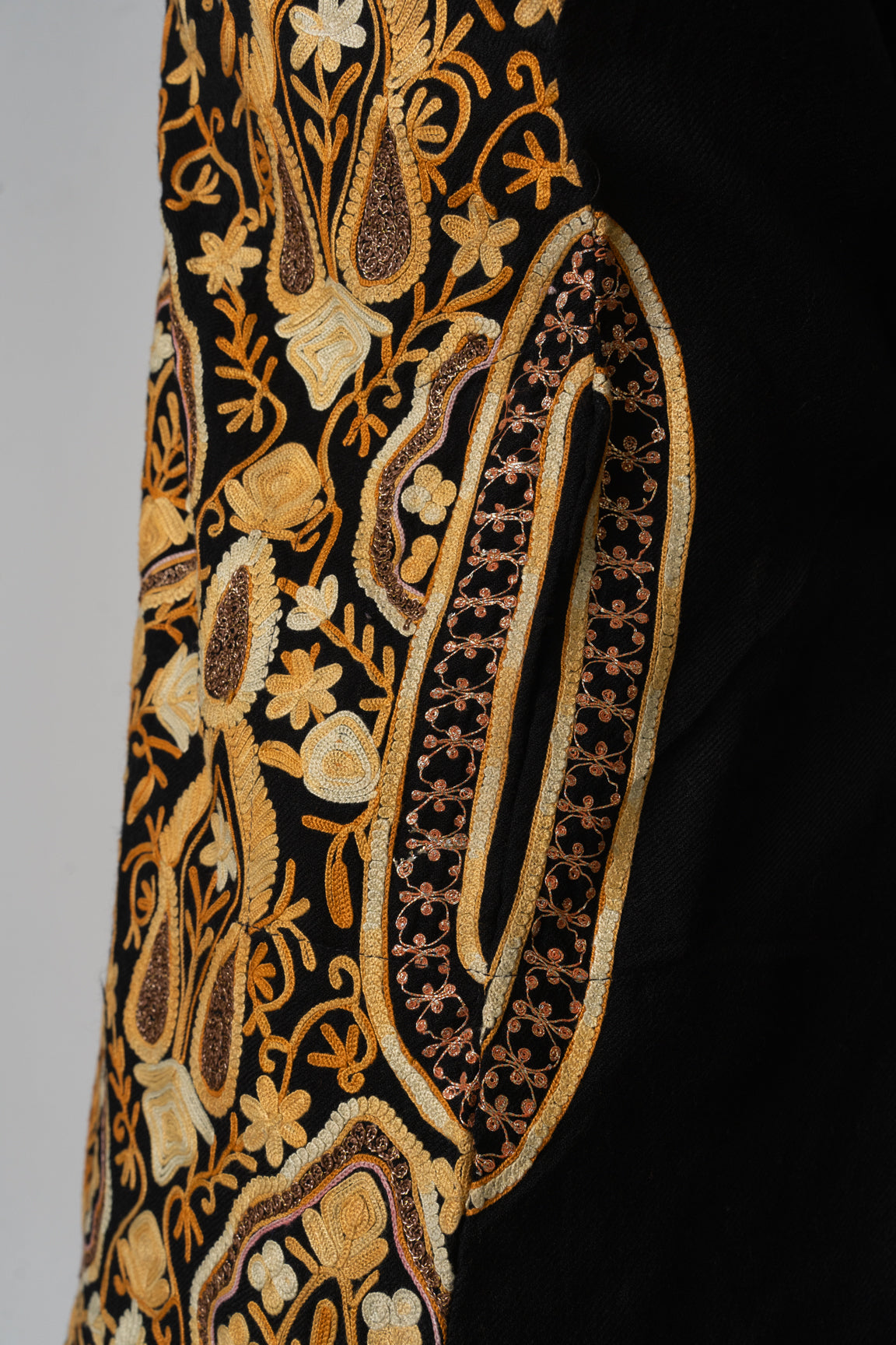 Majestic Ebony Kashmiri Pheran with Tilla & Aari Embroidery