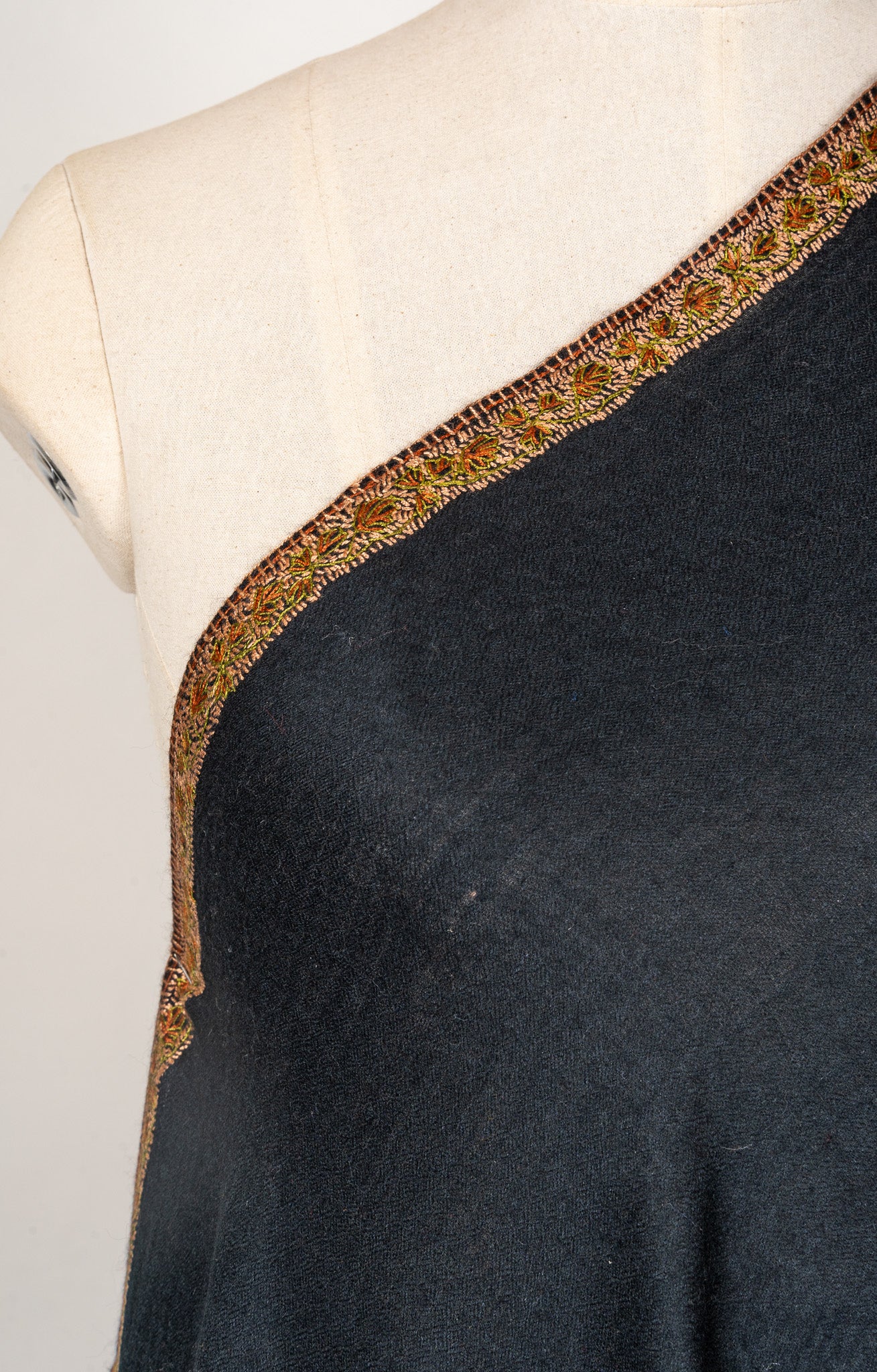 Obsidian Charm — 2.5 Yards Sozni Hand-Embroidered Shawl