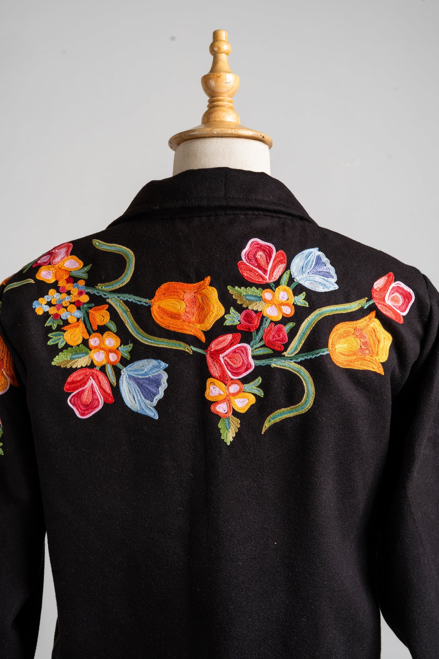 Midnight Bloom – Black Embroidered Longline Blazer
