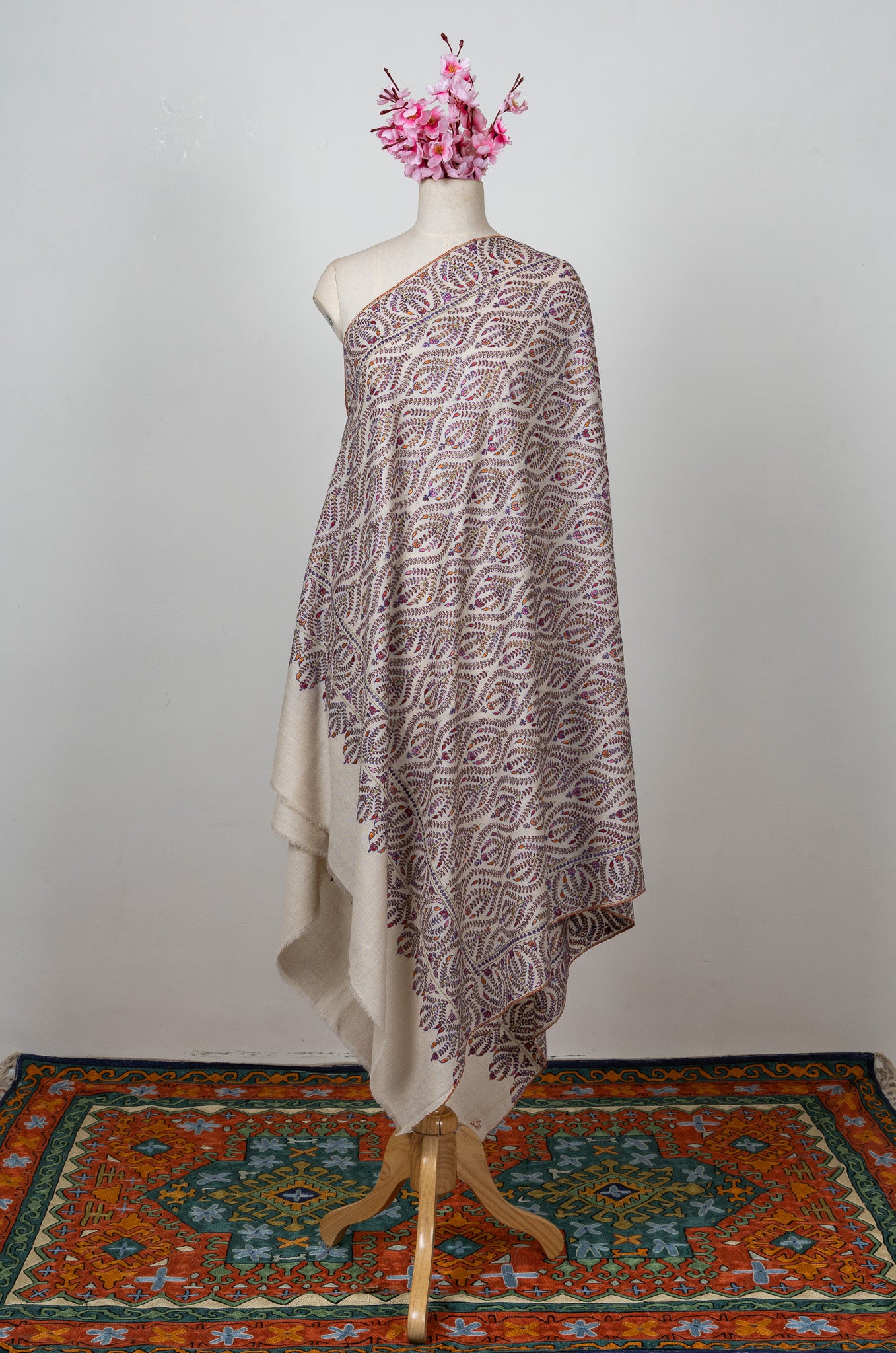 Sozni Hand Embroidered Pashmina: Ivory Flowing Paisley Wave