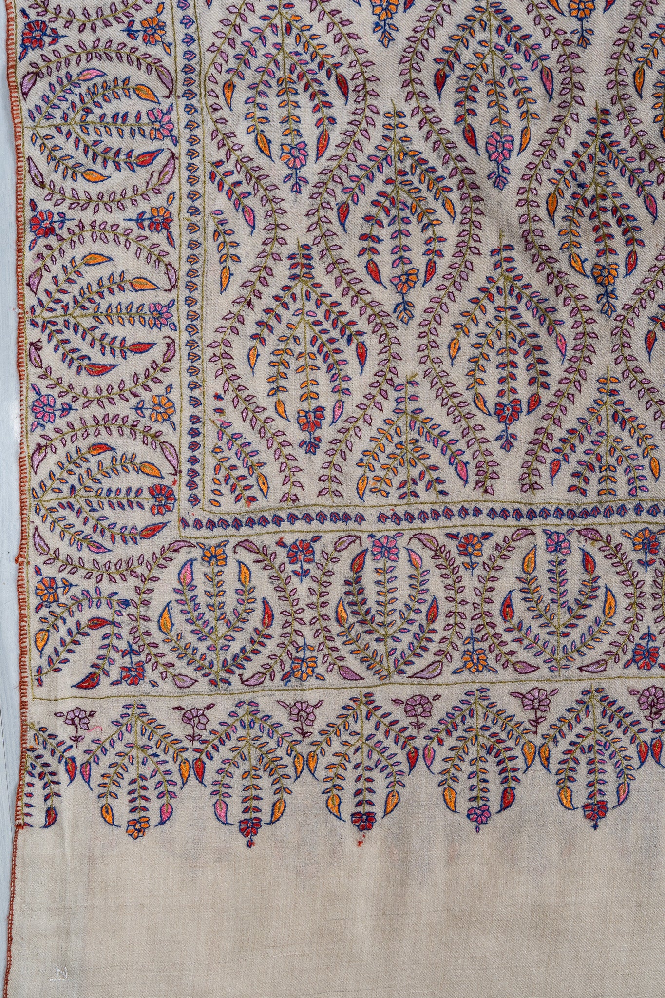 Sozni Hand Embroidered Pashmina: Ivory Flowing Paisley Wave