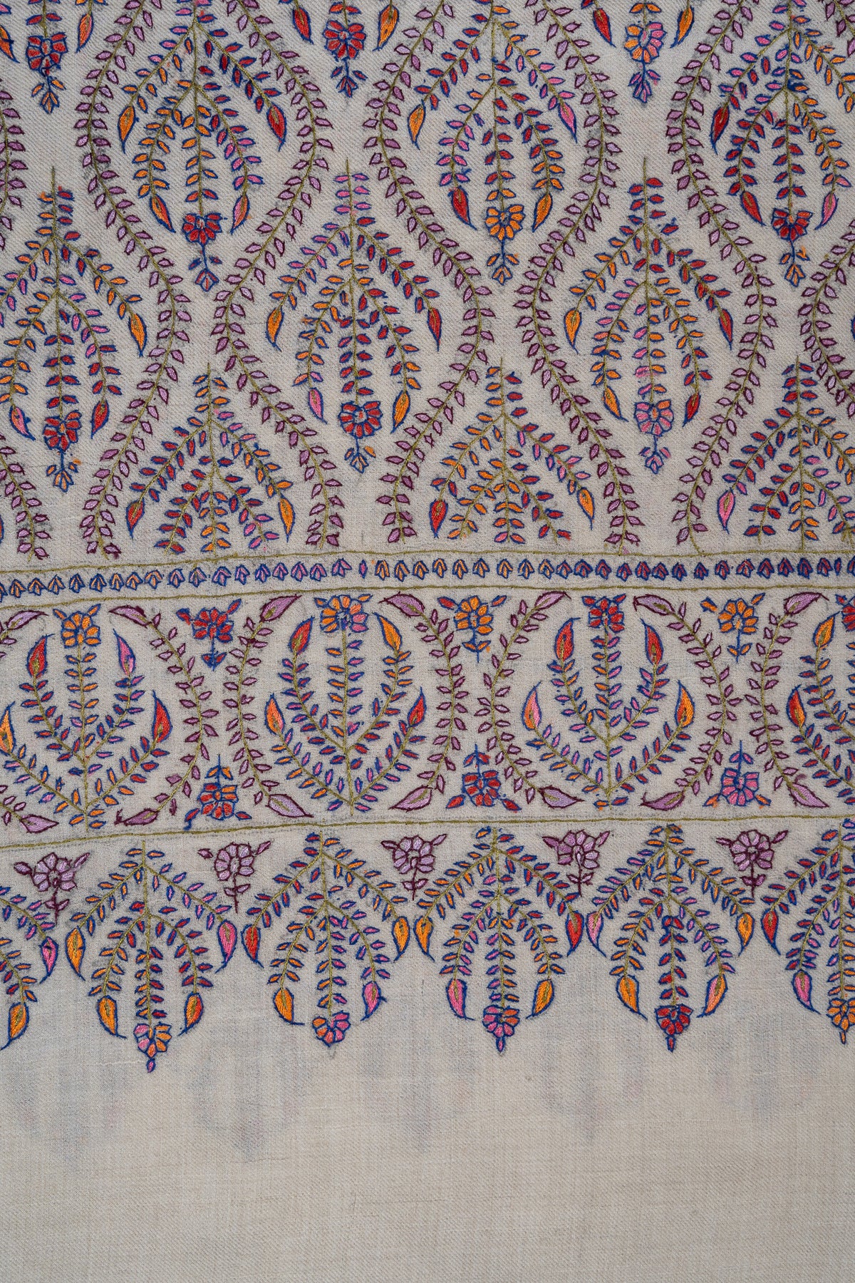 Sozni Hand Embroidered Pashmina: Ivory Flowing Paisley Wave