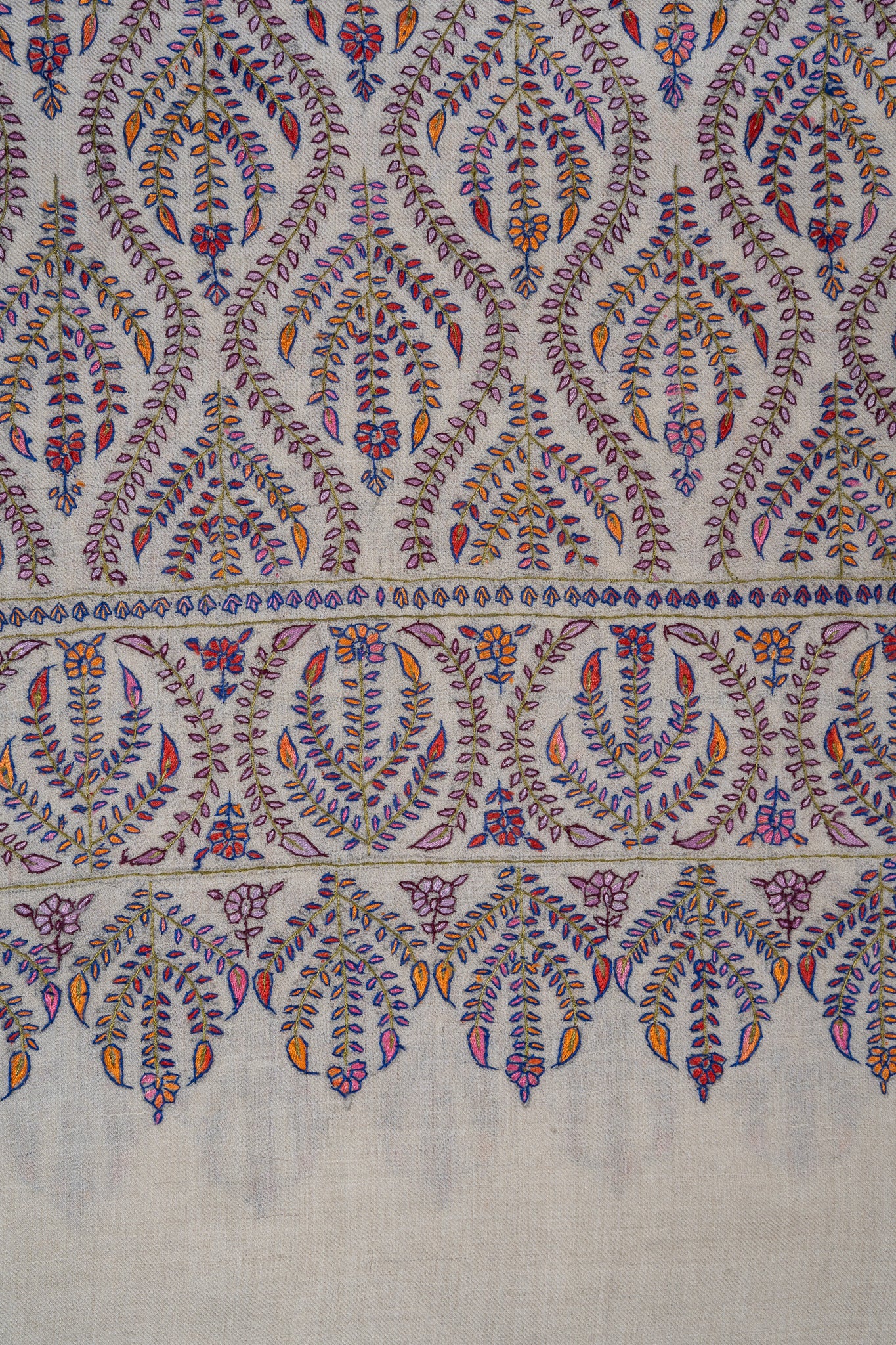 Sozni Hand Embroidered Pashmina: Ivory Flowing Paisley Wave