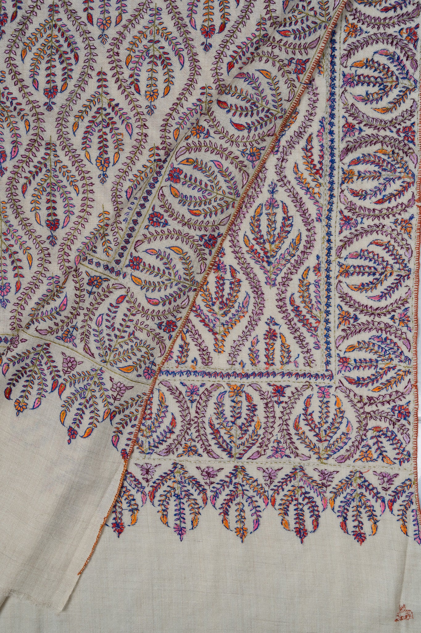 Sozni Hand Embroidered Pashmina: Ivory Flowing Paisley Wave