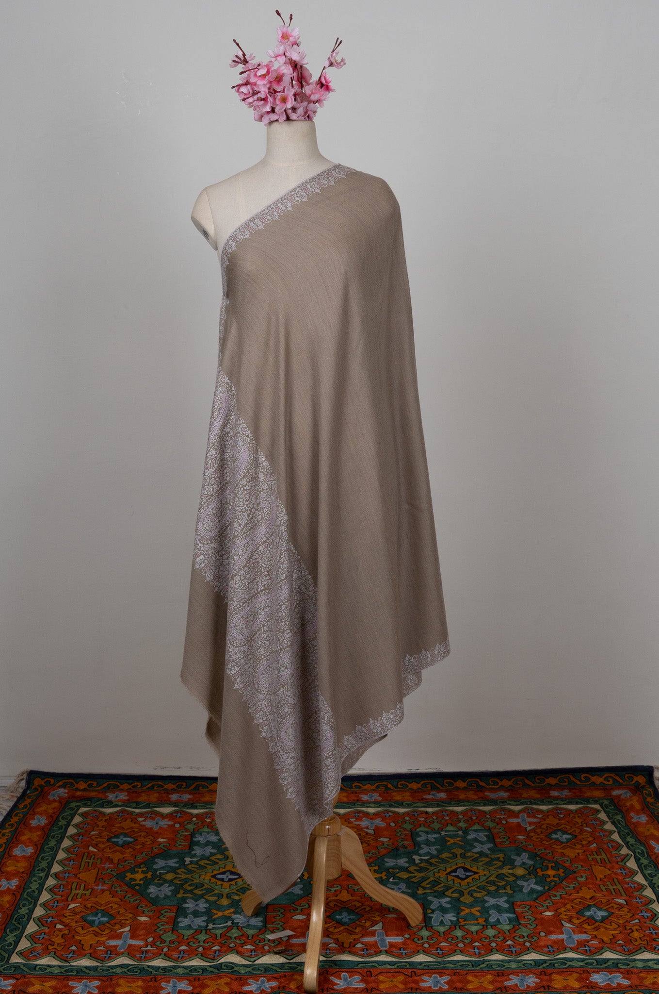 Sozni Hand Embroidered Pashmina: Mocha White Paisley Corner Frame