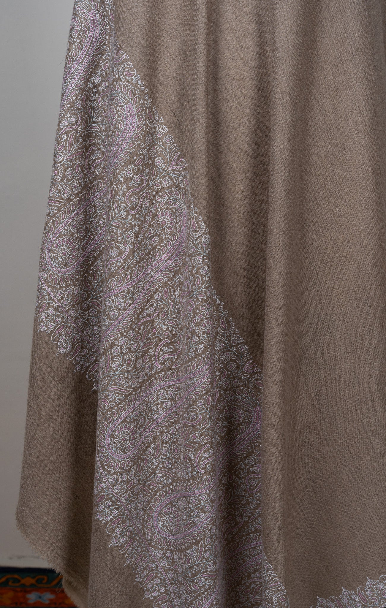 Sozni Hand Embroidered Pashmina: Mocha White Paisley Corner Frame