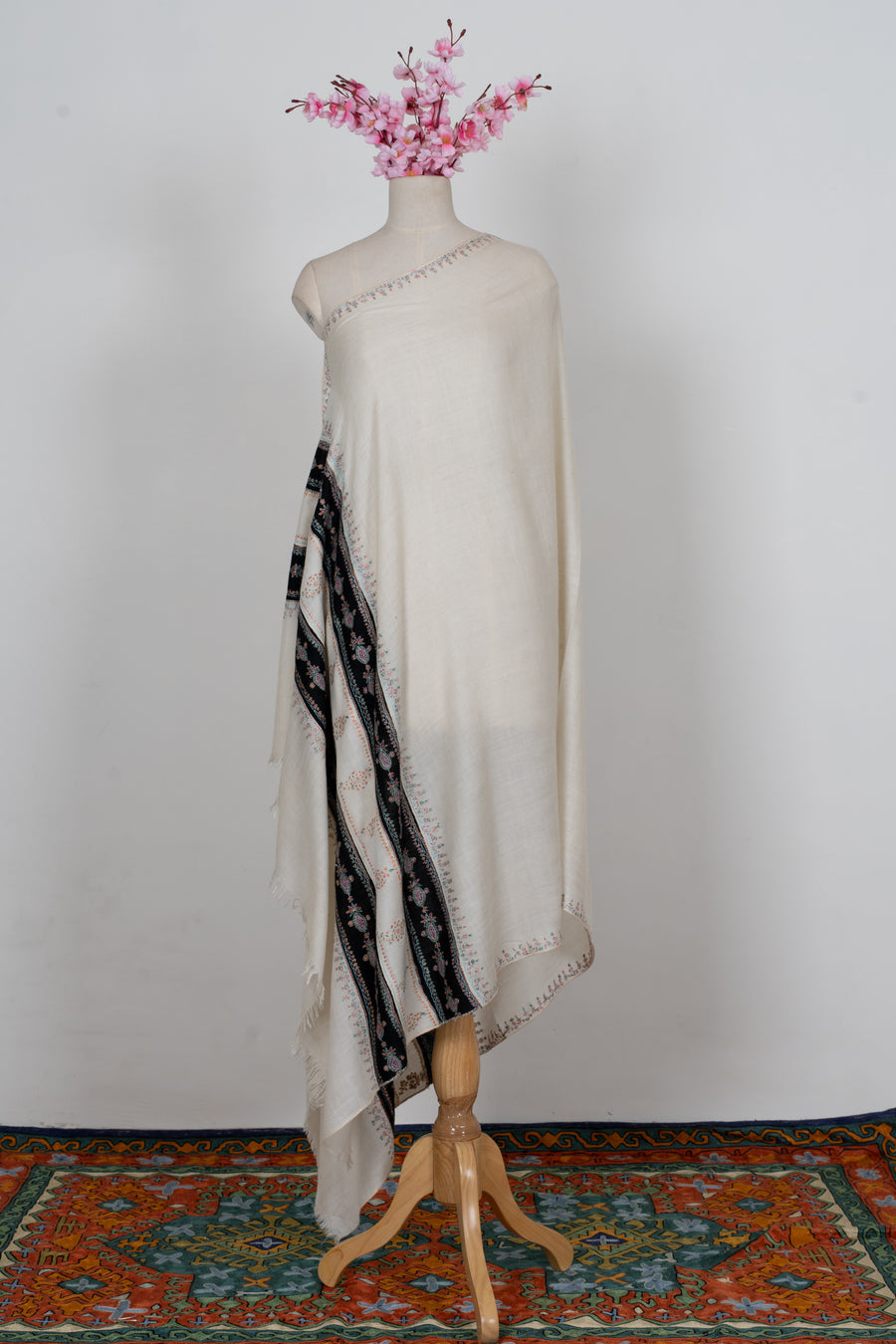 Ivory Whisper: Pure Pashmina Sozni Hand Embroidered Shawl