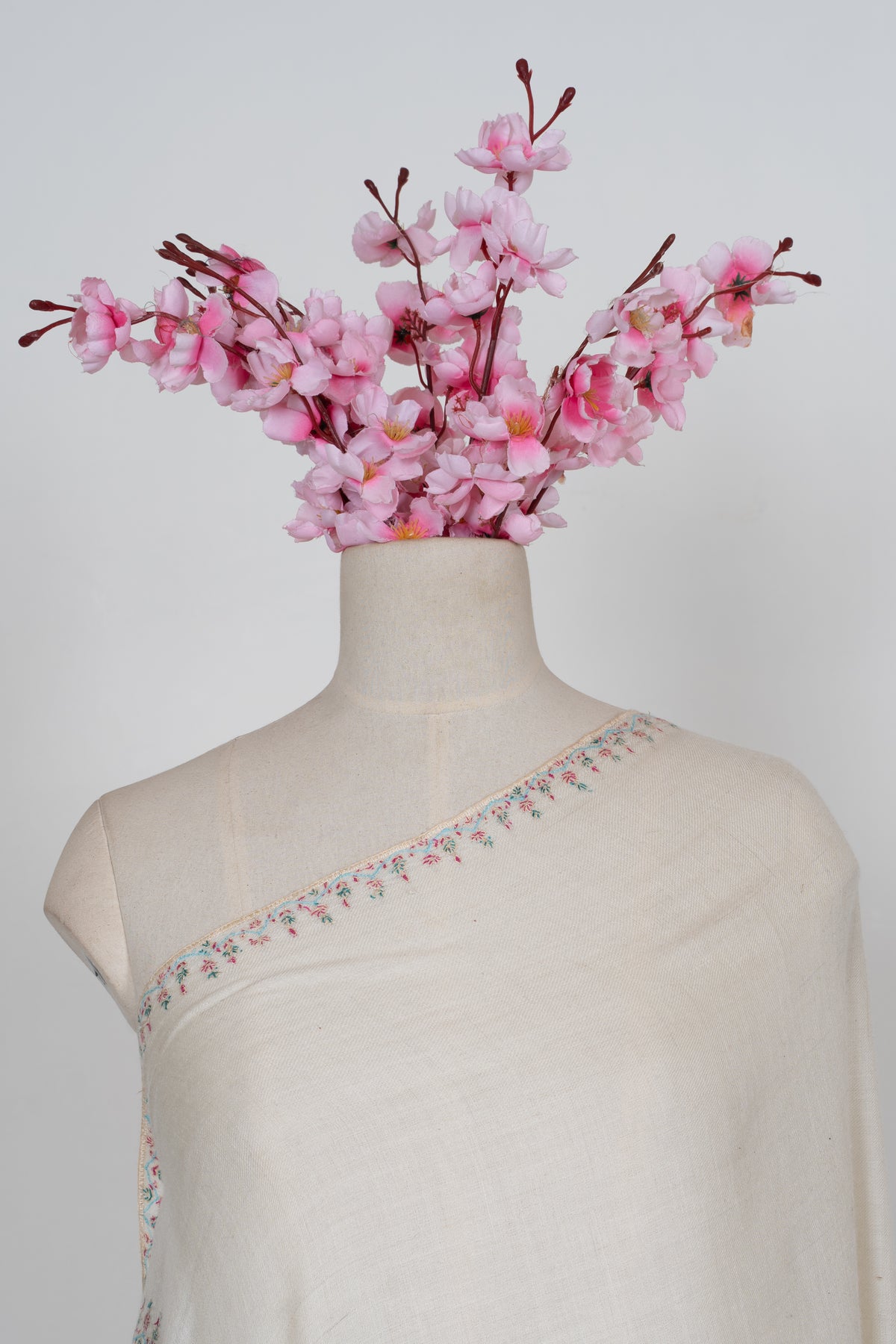 Ivory Whisper: Pure Pashmina Sozni Hand Embroidered Shawl