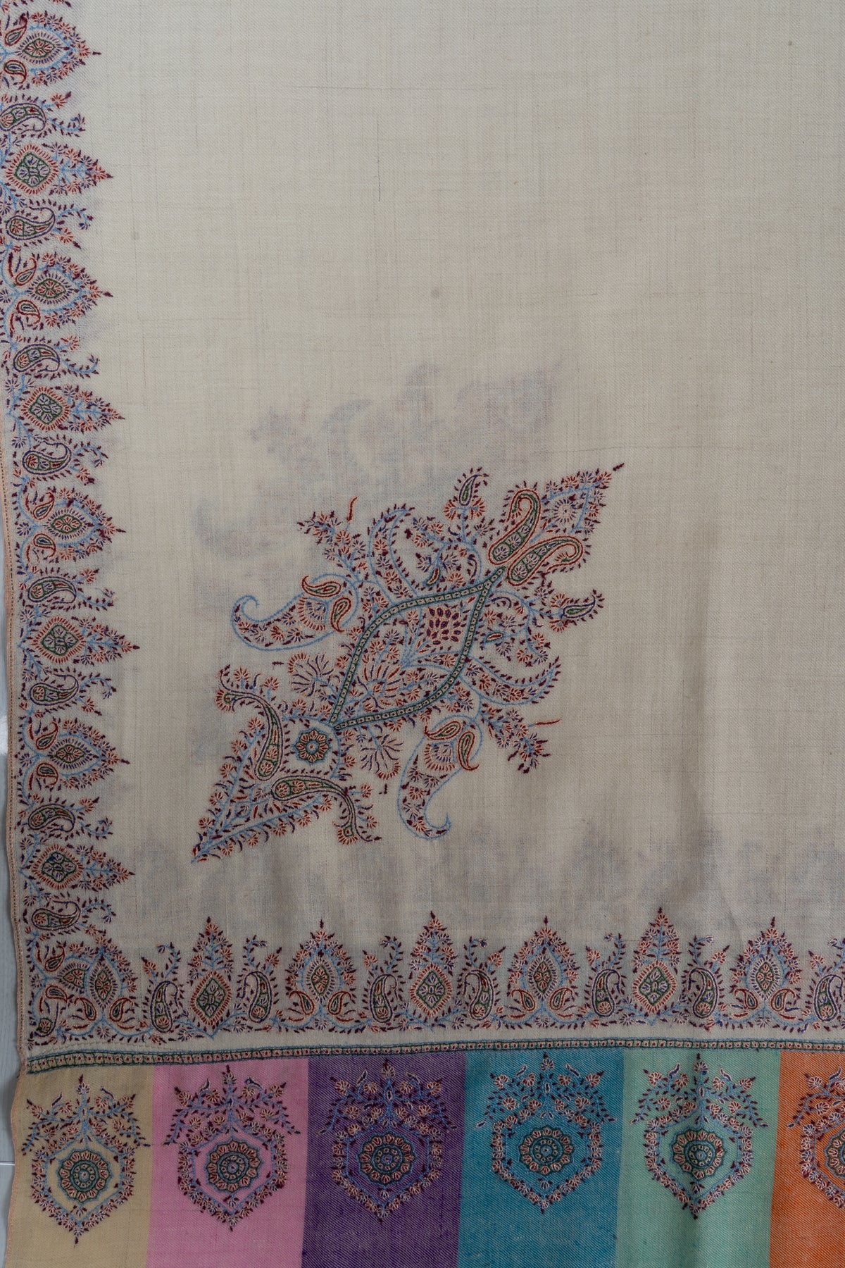 Heritage Bloom: Kani border Pure Pashmina Sozni Hand Woven Shawl ...
