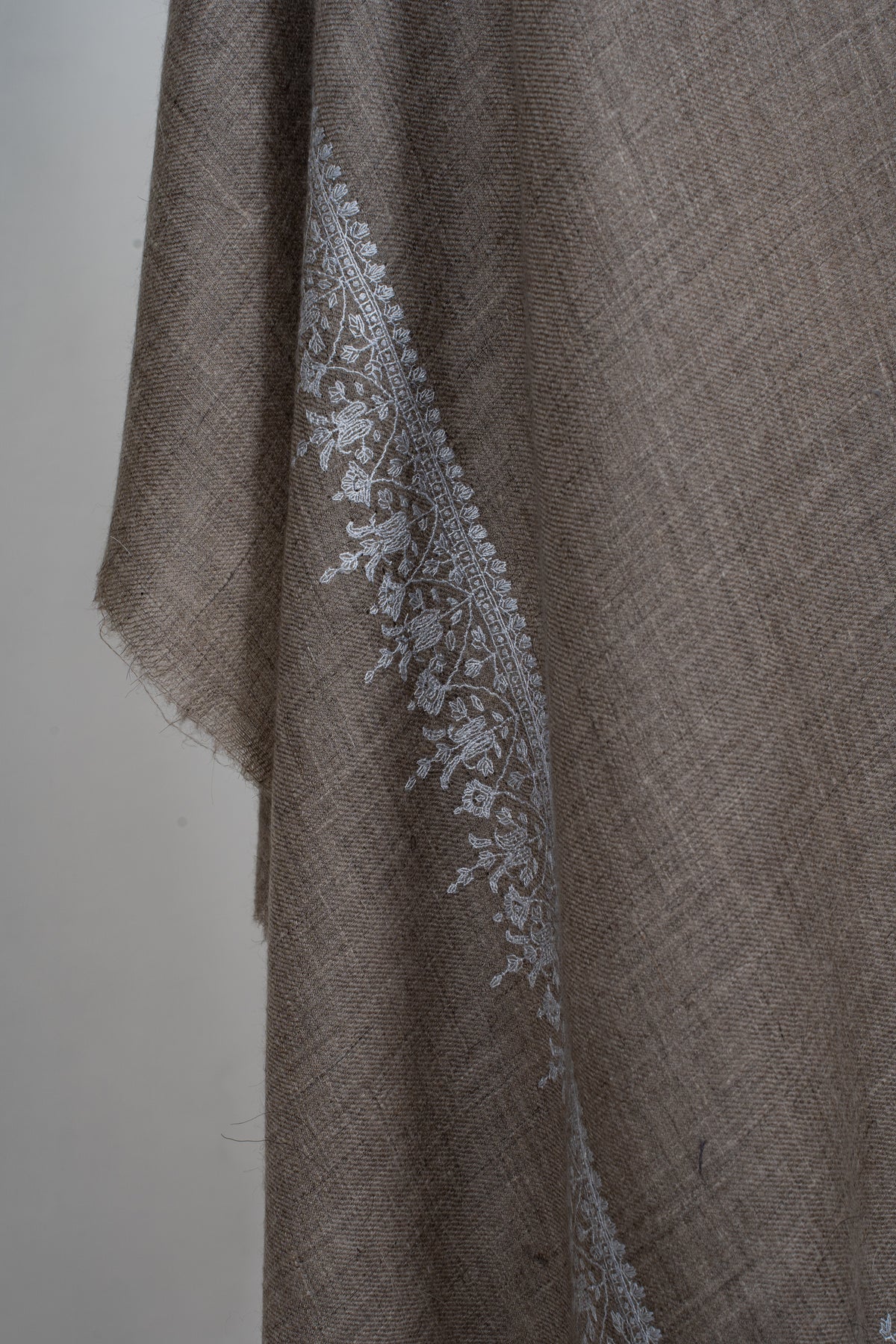 Midnight Contrast: Pure Pashmina Sozni Hand Embroidered Shawl