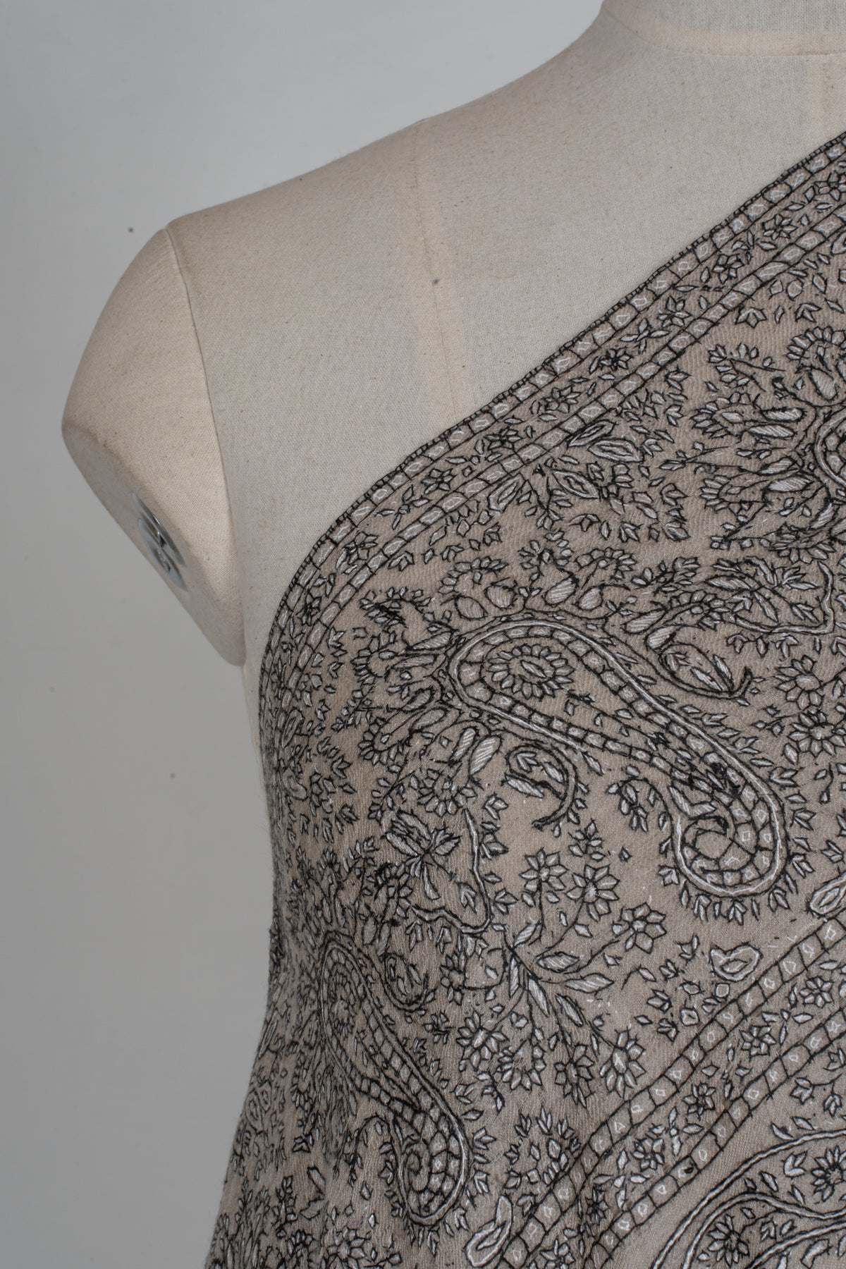 Pure Pashmina Sozni Hand Embroidered 2.5 Yards Shawl: Ivory Whisper Paisley