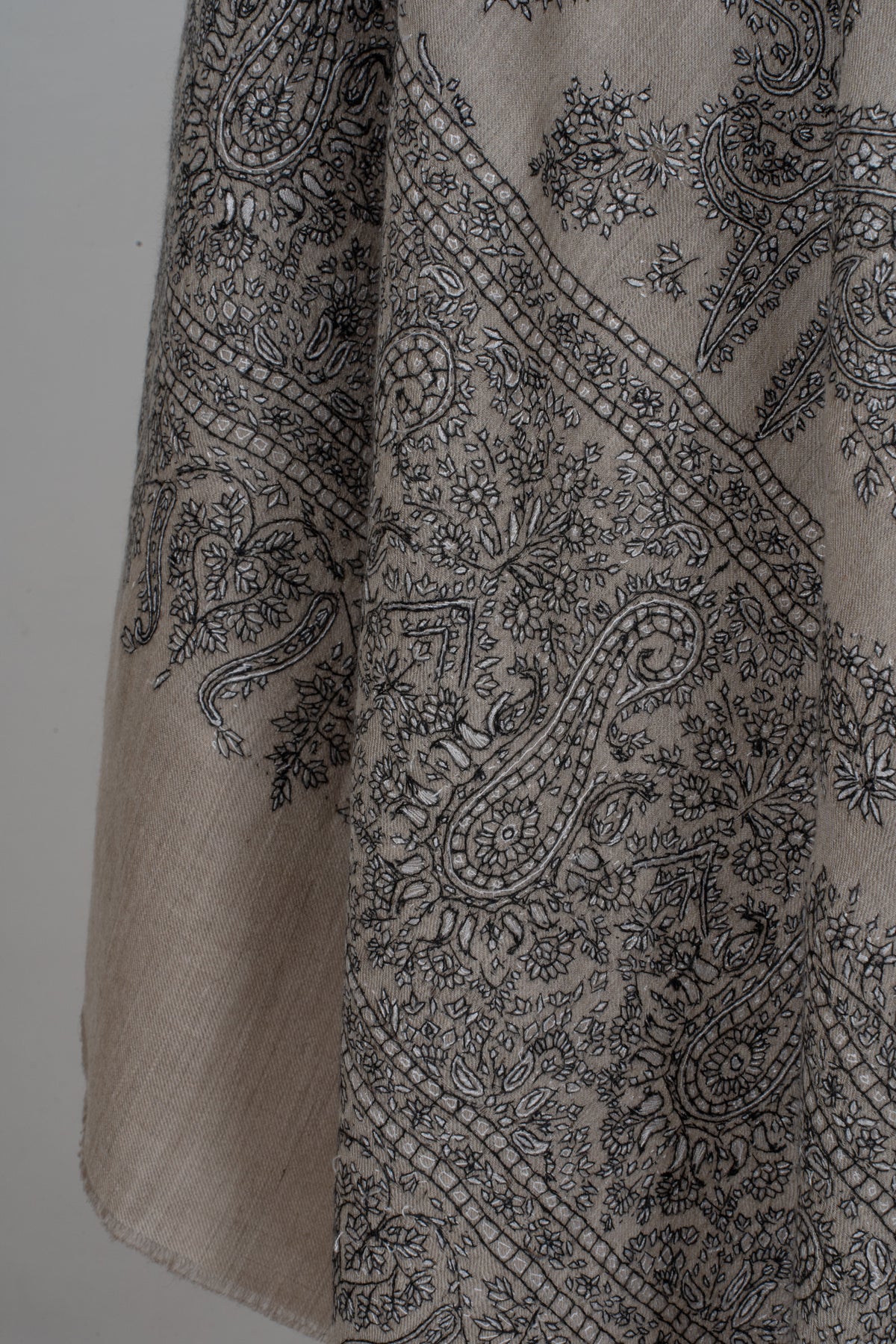 Pure Pashmina Sozni Hand Embroidered 2.5 Yards Shawl: Ivory Whisper Paisley