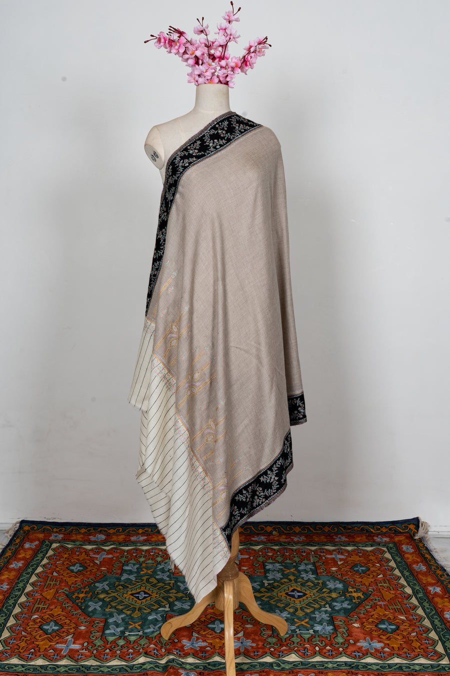 Ivory Noir Heritage Fusion: Pure Pashmina Hand Embroidered Shawl