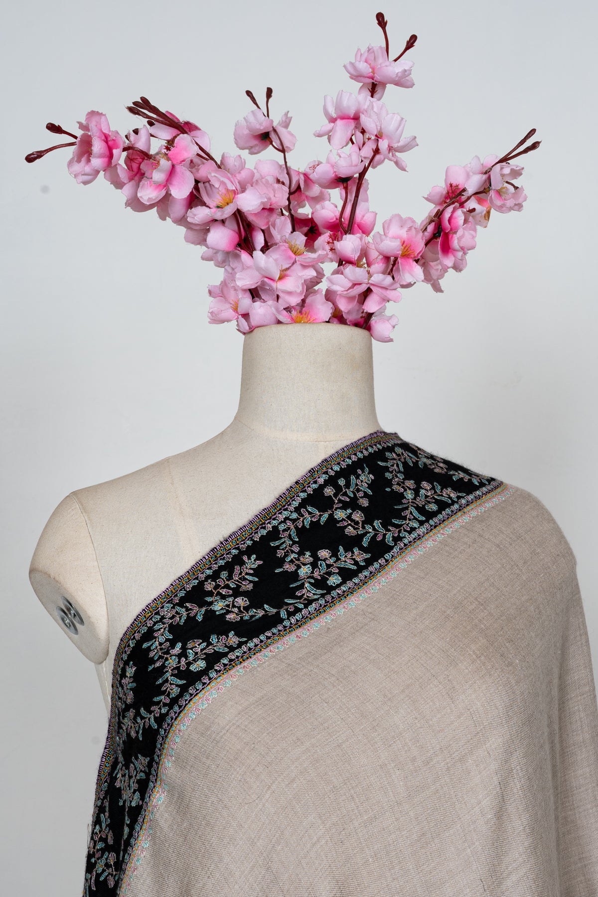 Ivory Noir Heritage Fusion: Pure Pashmina Hand Embroidered Shawl