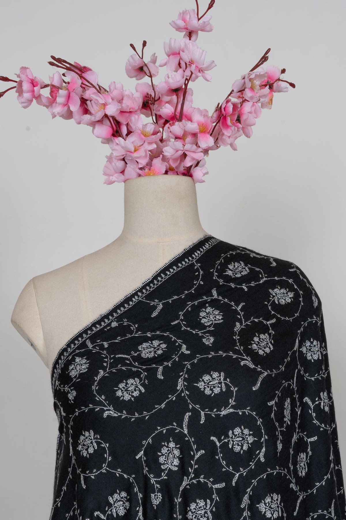 Ebony Floral Lattice: Pure Pashmina Hand Embroidered Shawl